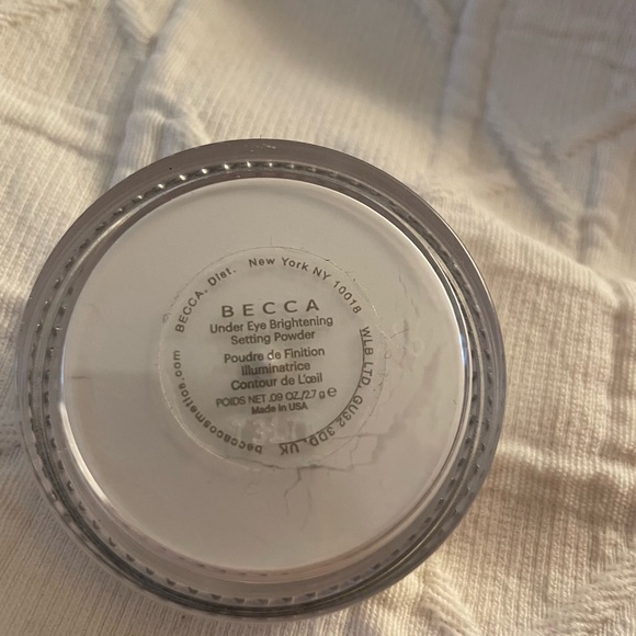 Becca Under Eye Brightening Setting Powder - Picture 2 of 2